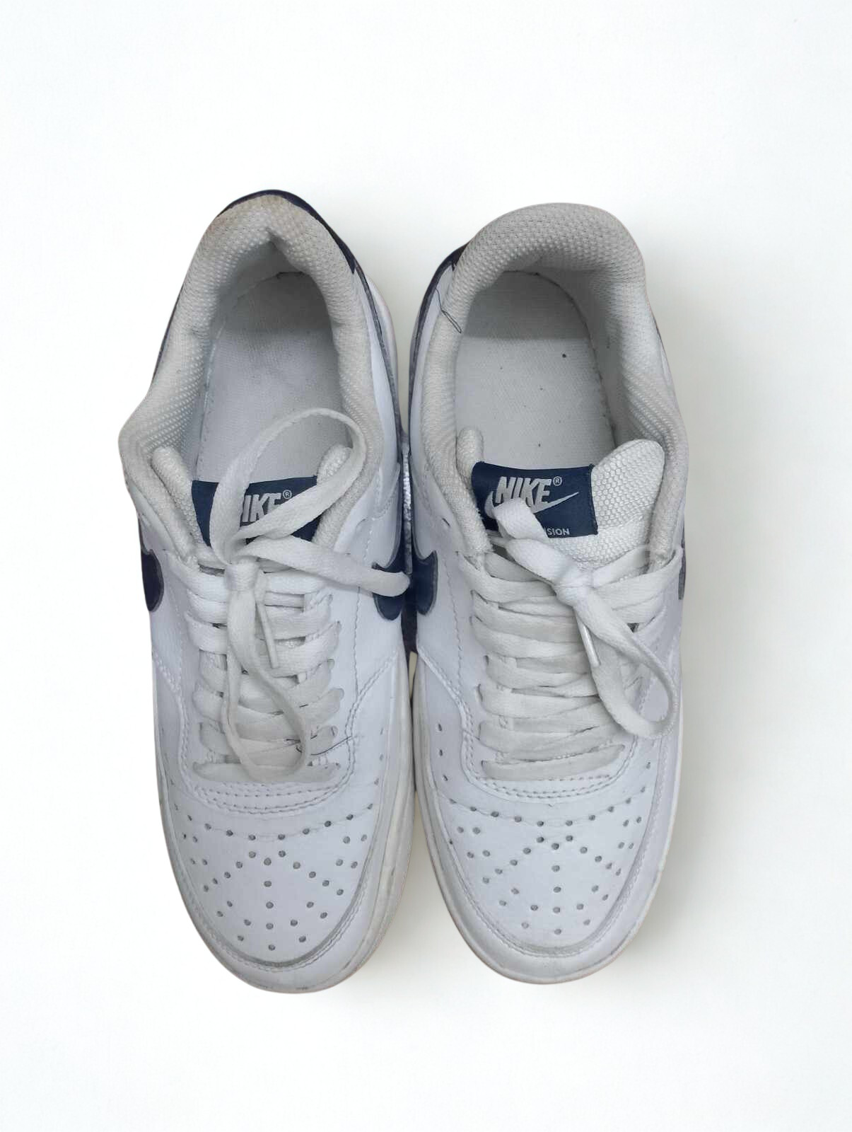 nike white & navy low top sneakers – timeless streetwear essential