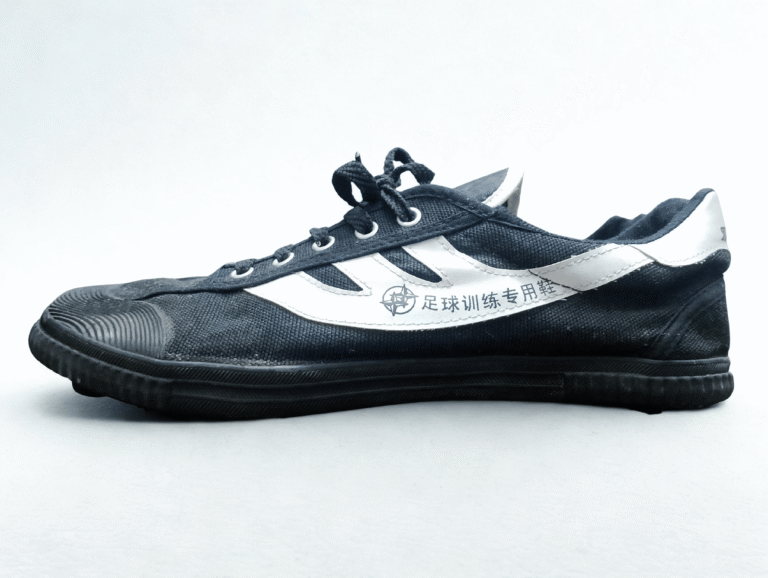 black & white sport sneakers – durable, cushioned & everyday ready