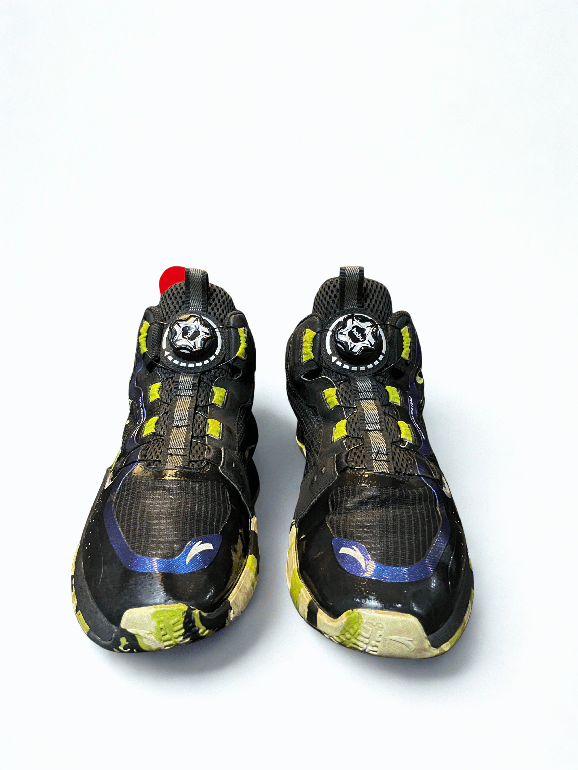 black performance trail sneakers with dial lock system – rugged outdoor comfort